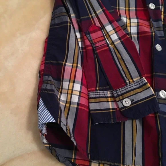 TH button down - Picture 2 of 4